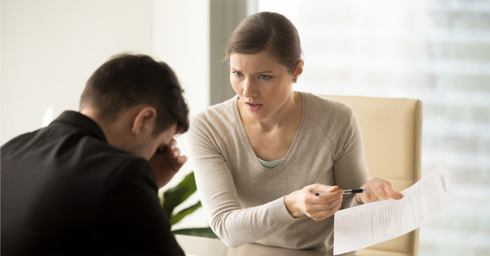business lady insists on changing of contact text 1